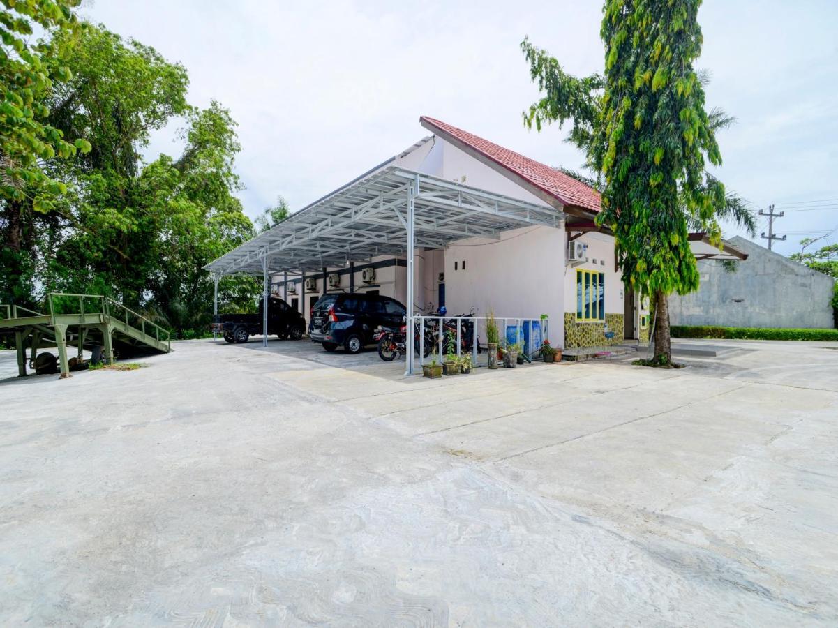 Oyo 90263 Hotel Diva Golf Bengkulu Bagian luar foto
