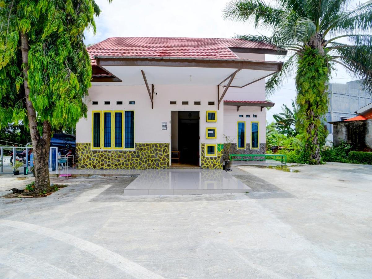 Oyo 90263 Hotel Diva Golf Bengkulu Bagian luar foto
