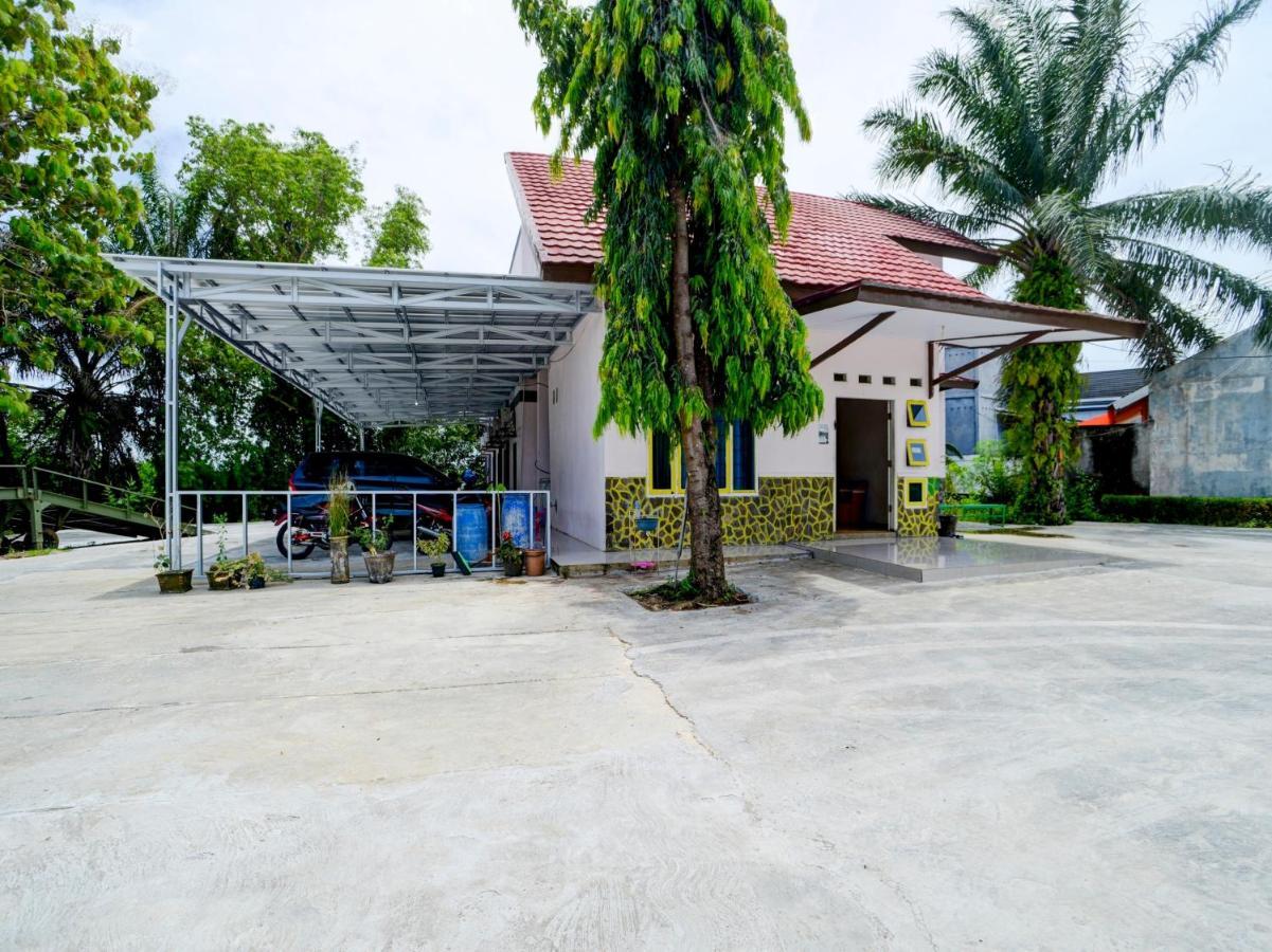 Oyo 90263 Hotel Diva Golf Bengkulu Bagian luar foto