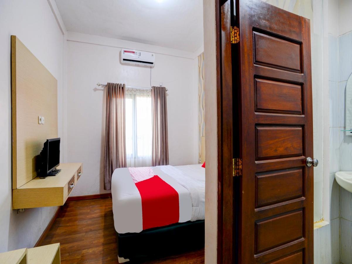 Oyo 90263 Hotel Diva Golf Bengkulu Bagian luar foto